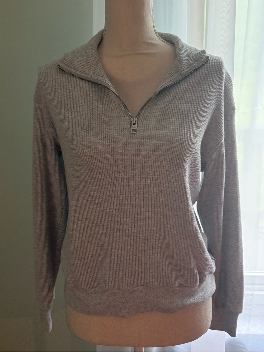 TNA Waffle Knit Half-Zip Crop Long Sleeve Top in Heather Gray / Size XS / EUC!